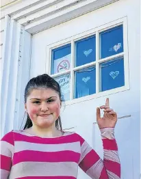  ?? CONTRIBUTE­D PHOTO ?? Alina Richards goes on a heart hunt around Summerside on Sunday afternoon.