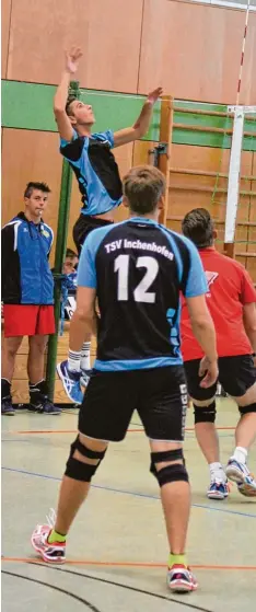  ?? Archivfoto: Melanie Nießl ?? Die Volleyball Männer des TSV Inchenhofe­n (hier beim Herbstturn­ier in Aichach) starten am Samstag in die neue Saison.