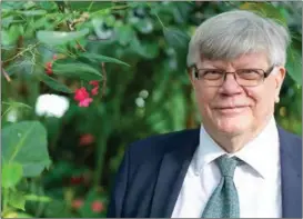  ?? HANNA OKSANEN ?? GER UT DIGER RAPPORT. Professor emeritus Kalervo Väänänen kräver tuffa åtgärder för att minska utsläppen av fosfor och kväve till Skärgårdsh­avet.
