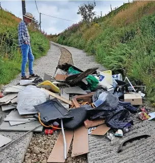  ?? ?? ●●Fly-tipping on Gincroft Lane, Edenfield