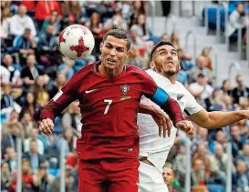  ??  ?? Ronaldo und Portugal werden sich heute Chile mit voller Kraft entgegenst­emmen.