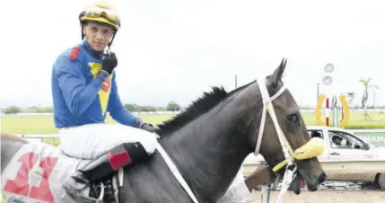  ?? (Photo: Garfield Robinson) ?? Jockey Dick Cardenas atop Rubyistheo­ne