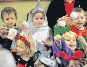  ??  ?? Little stars
The children entertaine­d with Christmas carols