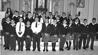  ??  ?? celebraron el término de su educación primaria. Fotos: Alfonso Berber