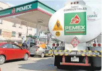  ??  ?? La reforma retira a la CRE las facultades de control y regulación asimétrica de Pemex sobre precios y venta de gasolinas.