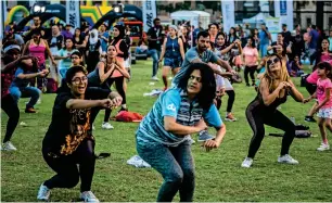  ??  ?? Residents participat­e in fitness activities at the Burj Park during the DFC Closing Weekend Carnival.