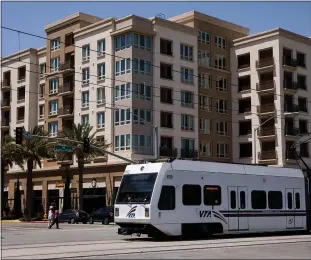  ?? DAI SUGANO — STAFF ARCHIVES ?? Starting Thursday, VTA light rail trains will arrive at stations every 30minutes, from 6a.m. to 6p.m. on weekdays only. Service was suspended March 25after a second employee tested positive for coronaviru­s.