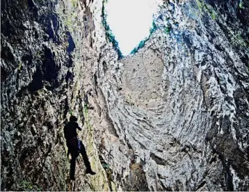  ??  ?? Miguel Galarraga, of Corazon de Xoconostle Tours, descends into a sinkhole known as Sotano de las Huahuas.