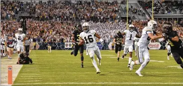  ?? HYOSUB SHIN / HSHIN@AJC.COM ?? Another highlight in a season of extremes: TaQuon Marshall (16) eludes Wake Forest defenders for a game-clinching 70-yard touchdown run during Tech’s 38-24 victory at Bobby Dodd Stadium on Oct. 21.