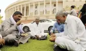 ?? — ASIAN AGE ?? A group of visitors eat food on the lawn in front of Parliament House in New Delhi on Thursday.