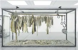  ??  ?? Anselm Kiefer. “Las walquirias”, 2016. Vidrio, metal, tela, goma laca, yeso, plomo, plantas secas y cenizas.