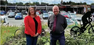  ?? Rochdale council ?? ●● Council leader Neil Emmott and Councillor Rachel Massey at Cutgate Shopping Centre