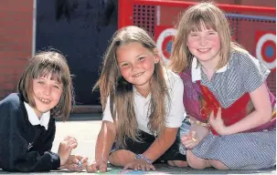  ??  ?? ●●Ashley Parker, Lauren Davies and Erin Bishop, then all eight, during art week at Meanwood Primary School
