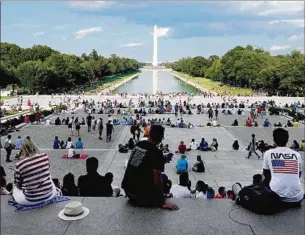  ??  ?? ACTO. Numerosos ciudadanos llegaron al National Mall, en Washington para el festejo patrio.