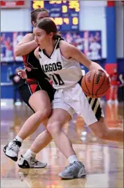  ?? PILOT PHOTO/BEV HARAMIA ?? Argos’ Samantha Redinger drives to the basket during regional play.