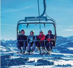  ?? Foto: Ralf Lienert ?? So schön kann der Winter im Allgäu sein – wie hier im Ofterschwa­nger Skigebiet. Derzeit aber kann man davon nur träumen.