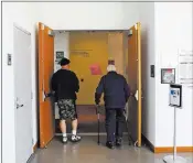  ?? Rachel Aston ?? Las Vegas Review-journal @rookie__rae Visitors enter the lobby at the Cleveland Clinic’s Lou Ruvo Center for Brain Health in Las Vegas on Monday.