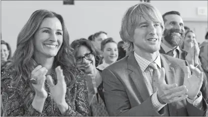  ?? DALE ROBINETTE/LIONSGATE ?? Julia Roberts, left, and Owen Wilson star in “Wonder.”