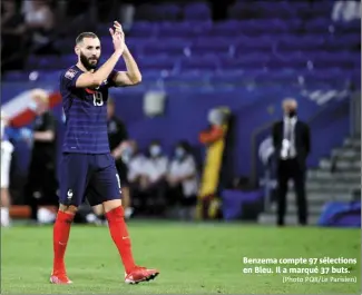  ?? (Photo PQR/Le Parisien) ?? Benzema compte 97 sélections en Bleu. Il a marqué 37 buts.
Réponse en janvier
À 54 ans, dont dix à la tête des Bleus, Deschamps s’épanouit dans cette fonction, où ses qualités de meneur d’hommes font merveille. Il s’est toutefois refusé d’évoquer son futur après le match.