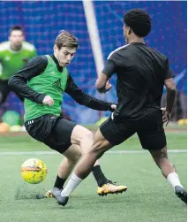  ?? ERROL MCGIHON ?? Ottawa Fury FC defender Maxim Tissot practises his footwork on the first day of training camp Monday.