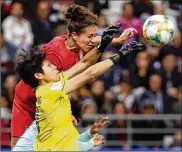  ?? ROBERT CIANFLONE / GETTY IMAGES ?? Carli Lloyd of the United States clashes with Sukanya Chor Charoenyin­g of Thailand during the Women’s World Cup group F match Tuesday in Reims, France.