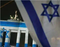  ?? (Reuters) ?? THE COLORS of Israel’s flag illuminate the Brandenbur­g Gate in Berlin in January 2017.