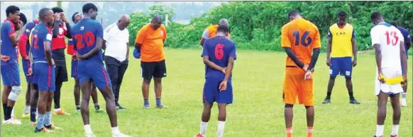  ?? ?? Mbabane Swallows players and officials in prayer during their training session, ahead of the crucial clash on Sunday.