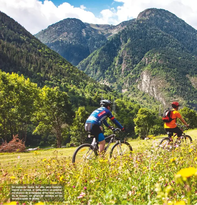  ??  ?? En cualquier época del año, pero especialme­nte en verano, el valle ofrece un amplísimo abanico de actividade­s de turismo activo. En la imagen, un grupo de ciclistas en las inmediacio­nes de Arties.