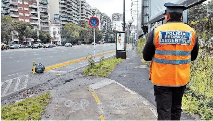  ?? MARIA EUGENIA CERUTTI ?? Más policías. La bicisenda donde fue asesinado Tonello, ayer a la mañana: pusieron vigilancia./