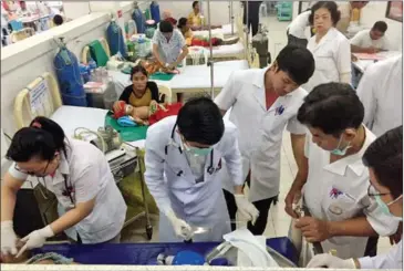  ?? CHAWDHARY SAHIBA ?? Doctors treat an emergency case at main Kantha Bopha hospital in Phnom Penh in July. Prime Minister Hun Sen yesterday announced plans to create a second foundation to help keep the hospitals running.