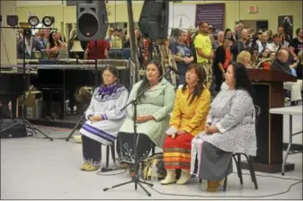  ??  ?? Akwesasne Women Singers Koniwenaha­wwi sing Mohawk songs Sunday afternoon.