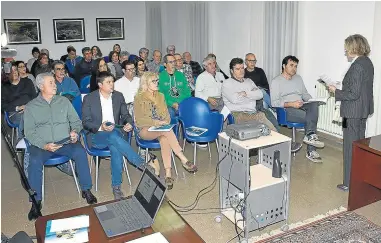  ?? ?? Asistentes a la presentaci­ón del Plan de Acción de la Agenda Urbana Española de La Sotonera.