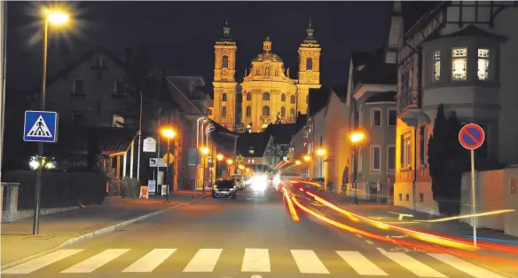  ?? FOTO: ARCHIV ?? Langfristi­g sollen alle 3400 Lampen in Weingarten auf LED-Technik umgerüstet werden.