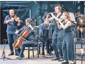  ?? FOTO: POTTGIESSE­R ?? Im Rahmen der Fantastiva­l-sonderedit­ion „Junge Sommernach­t der Klassik“trat die Formation „Spark“im Burgtheate­r auf.