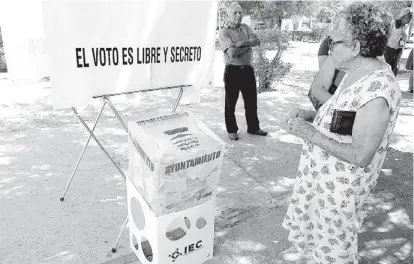  ?? MAURICIO ROMÁN ?? En Coahuila, el material que fue utilizado fue proporcion­ado por el IEC.