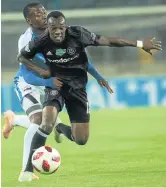  ?? Veli Nhlapo/Sowetan ?? Justin Shonga of Pirates and Chippa’s Thamsanqa Sangweni during the Telkom Knockout Last 16 match at Orlando Stadium