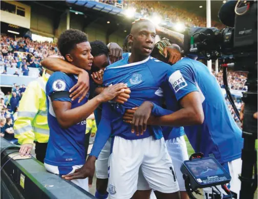  ?? Agence France-presse ?? ↑
Everton’s Abdoulaye Doucoure celebrates with team-mates after their win over Bournemout­h in their EPL match.