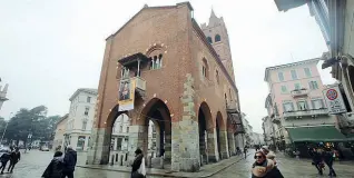  ?? (Radaelli) ?? Piazza Roma L’Arengario di Monza è l’antico palazzo comunale della città. L’edificio risale al XII secolo ed è sede di importanti mostre