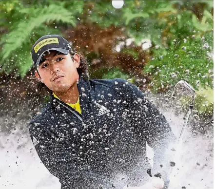  ??  ?? Green hits out of a bunker in the World Cup of Golf at the Metropolit­an Golf Club.