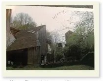  ??  ?? Above: The marital home, a 17th-century silk mill in Pennsylvan­ia.