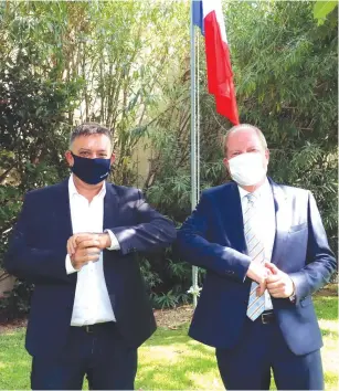  ?? ( Aviv Hofi) ?? AVI GABBAY ( left) and Ambassador to France Eric Danon.