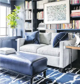  ?? MARCO RICCA/DRAKE/ANDERSON ?? “This cosy library with dramatic navy walls is energized in a distinct and artful way by the dynamic carpet underneath,” says designer Jamie Drake. “It also perfectly pulls together the room.”