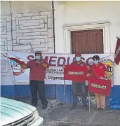  ??  ?? Quejas. Los manifestan­tes aseguraron que mantendrán la protesta hasta ser escuchados.