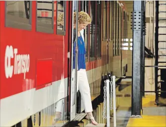  ?? PATRICK DOYLE THE CANADIAN PRESS ?? Ontario Liberal leader Kathleen Wynne arrives on the O-Train at a campaign stop in Ottawa on Thursday. Wynne called the alleged data theft “disturbing”.