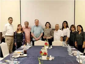  ?? CONTRIBUTE­D FOTO ?? CANCHAM CEBU MEMBERS AND GUESTS. Present at the Canadian Chamber of Commerce of the Philippine­s annual plenary session were (left to right) Jack Gaisano, Teresa Guido, Bobby Pacaña, CanCham national president Julian Payne, Canadian Honorary Consul...