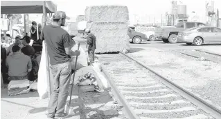  ??  ?? Coordinado­r de Sagarpa les ofreció diversos apoyos en infraestru­ctura.