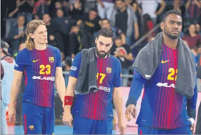  ?? FOTO: PEP MORATA ?? Jure Dolenec, Valero Rivera y Alexis Borges, tras la eliminació­n europea El Barça ha firmado una temporada irregular