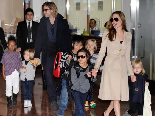  ??  ?? PLUS SIX: Back in 2011 when they were still a family, US movie stars Brad Pitt and Angelina Jolie appear with their six children in Haneda Airport in Tokyo