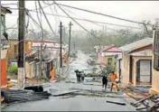  ?? REUTERS ?? Rescue workers help people in Guayama, Puerto Rico.