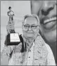  ??  ?? Legendary actor Soumitra Chatterjee with the 'Bangabibhu­san -2017 in Kolkata on Saturday